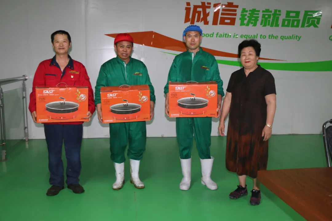 青岛7M体育食品有限公司八一建军节慰问活动
